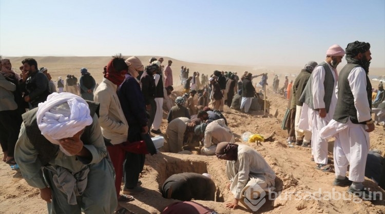 Afganistan'daki depremlerden sonra arama kurtarma çalışmaları sürüyor