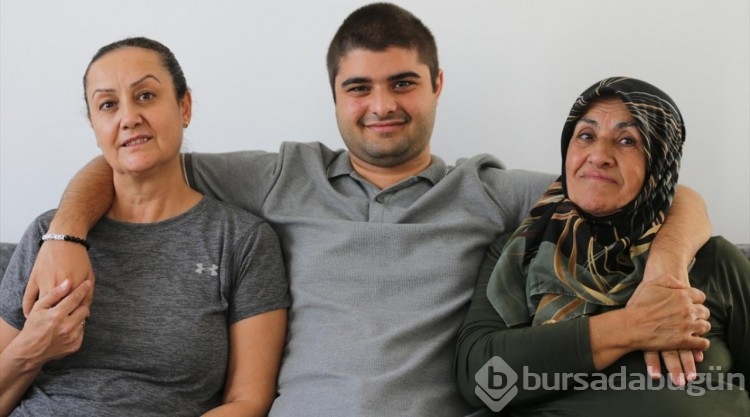 "Süper babaanne", sevgisiyle otizmli torununu hayata bağladı