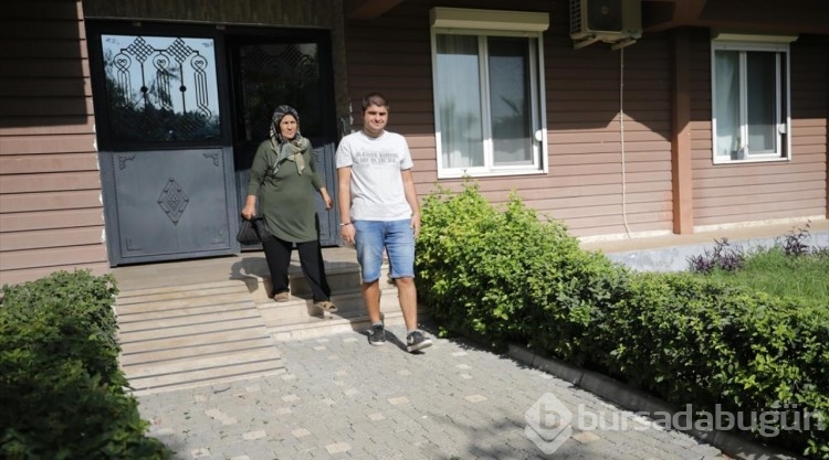 "Süper babaanne", sevgisiyle otizmli torununu hayata bağladı