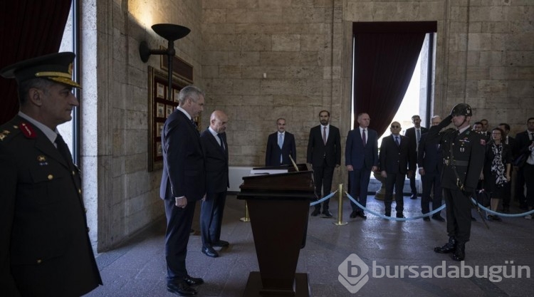 Avusturya Başbakanı Karl Nehammer, Anıtkabir'i ziyaret etti
