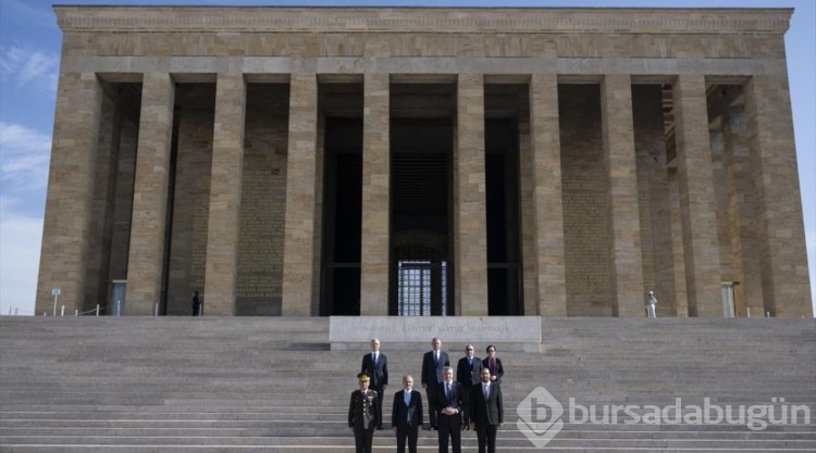 Avusturya Başbakanı Karl Nehammer, Anıtkabir'i ziyaret etti