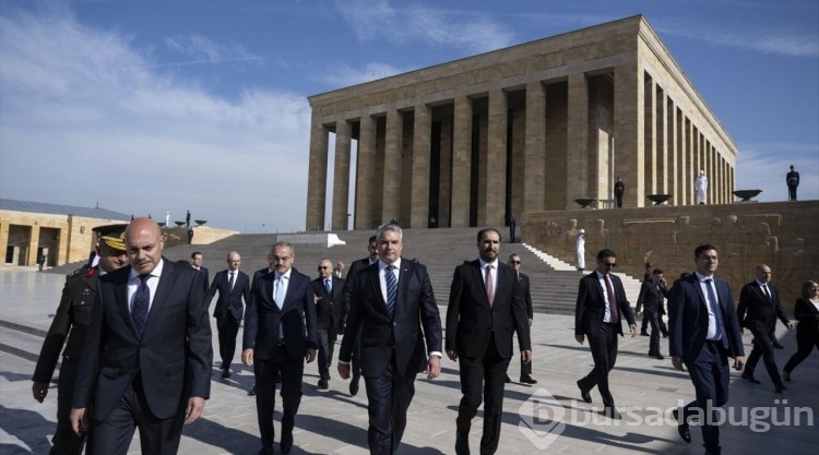 Avusturya Başbakanı Karl Nehammer, Anıtkabir'i ziyaret etti