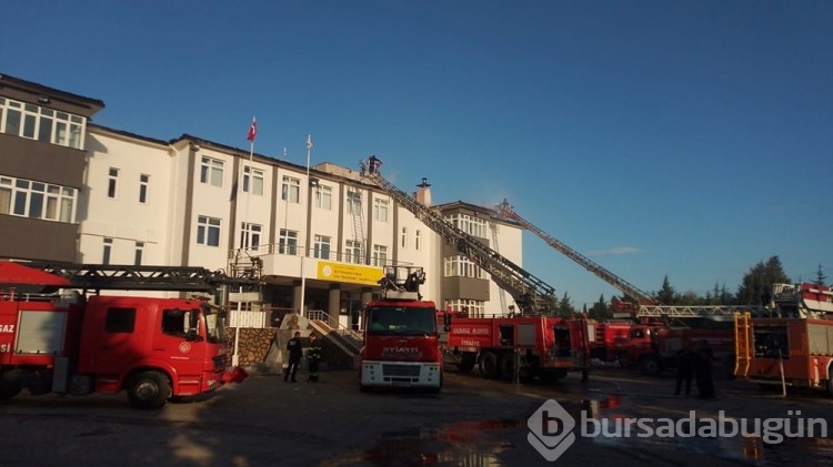 Kırklareli'nde okul çatısında yangın