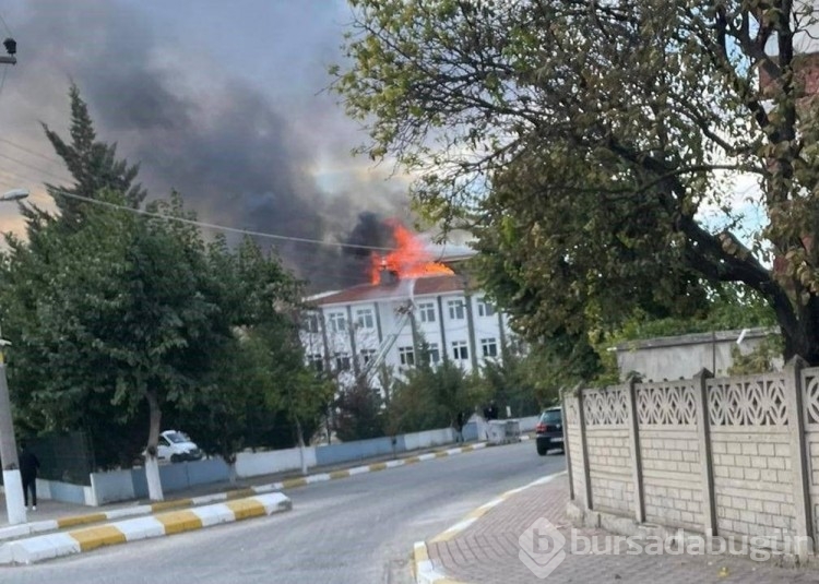 Kırklareli'nde okul çatısında yangın