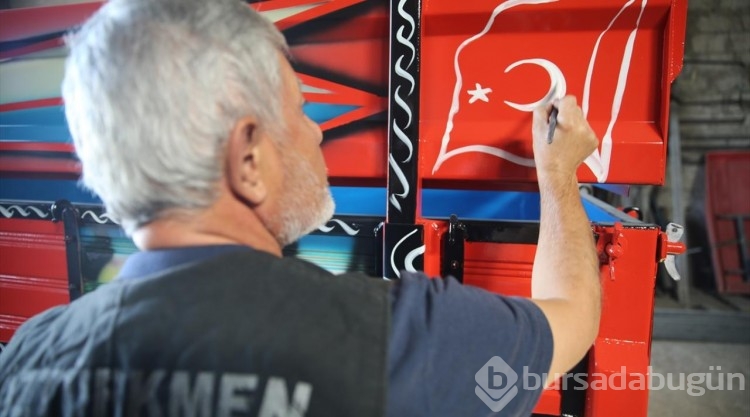 Traktör römorklarını 44 yıldır resimlerle süslüyor
