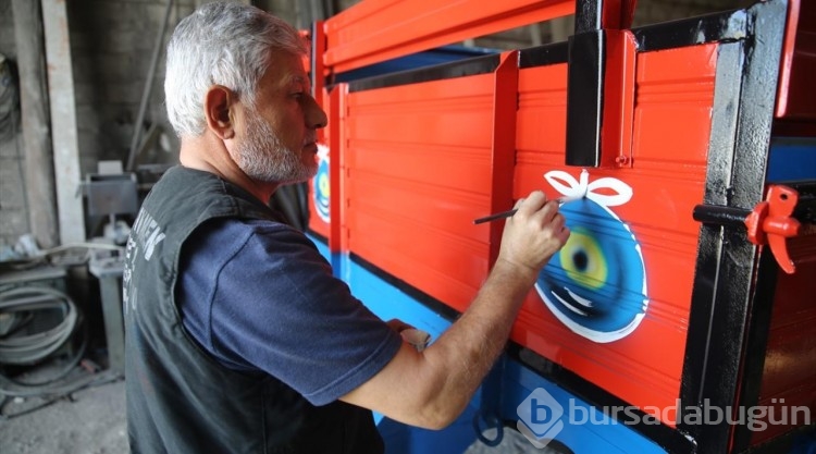 Traktör römorklarını 44 yıldır resimlerle süslüyor
