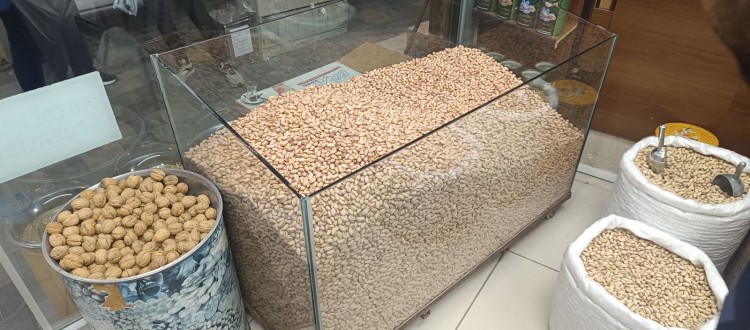 Siirt fıstığı tezgaha indi, fiyatı cep yaktı
