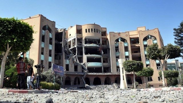 Savaş uçakları İslam Üniversitesi'ni bombaladı