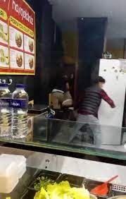 Bursa'da hırsızlık şüphelisine esnaftan meydan dayağı yedi