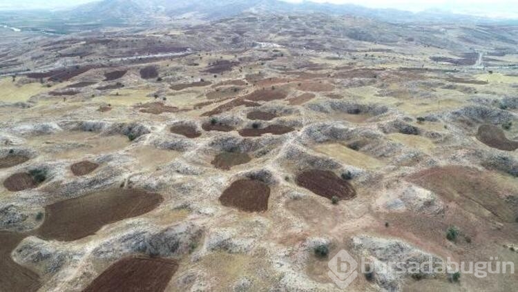 Sivas'ta oluşan obruk ve dolinler tarım arazisi oldu