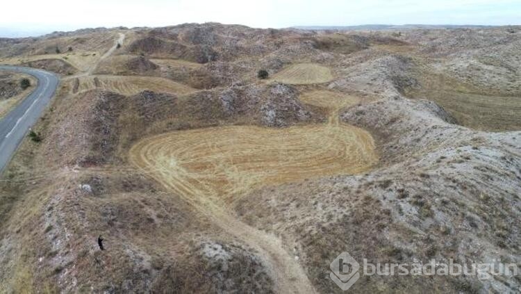 Sivas'ta oluşan obruk ve dolinler tarım arazisi oldu