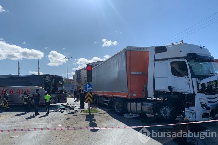 Tekirdağ'da yolcu otobüsüyle TIR çarpıştı