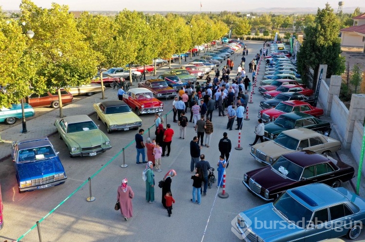 Konya'da klasik otomobil sergisiyle nostaljik yolculuk