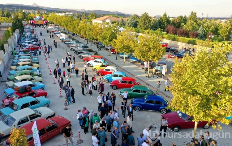 Konya'da klasik otomobil sergisiyle nostaljik yolculuk
