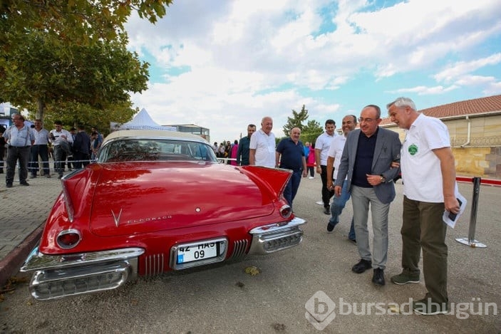 Konya'da klasik otomobil sergisiyle nostaljik yolculuk