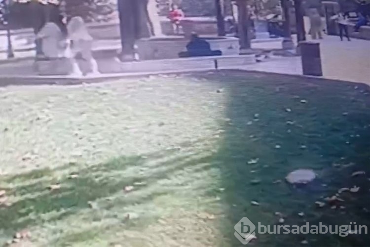 Bursa'da abdest alan adamın cüzdanını çaldılar! O anlar kamerada
