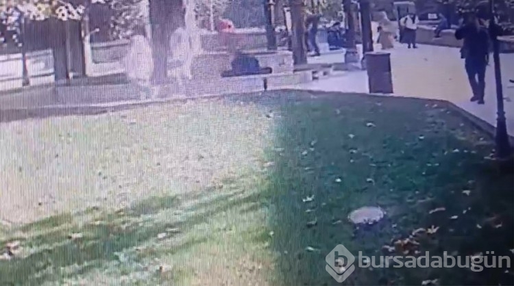Bursa'da abdest alan adamın cüzdanını çaldılar! O anlar kamerada