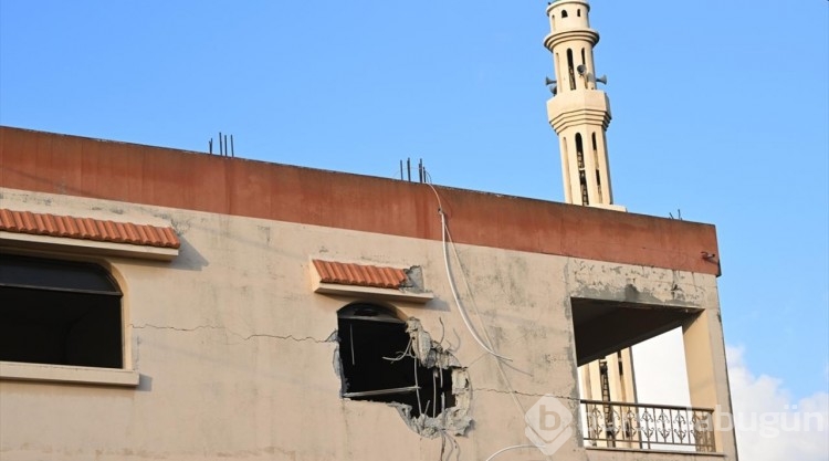 İsrail Lübnan'daki bir camiyi vurdu

