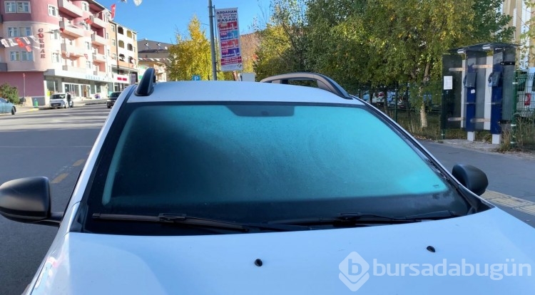 Ardahan soğukluğunda ateş yakıp ısındılar