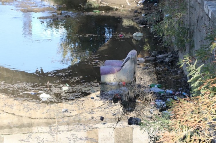 Tunca Nehri çöplüğe döndü
