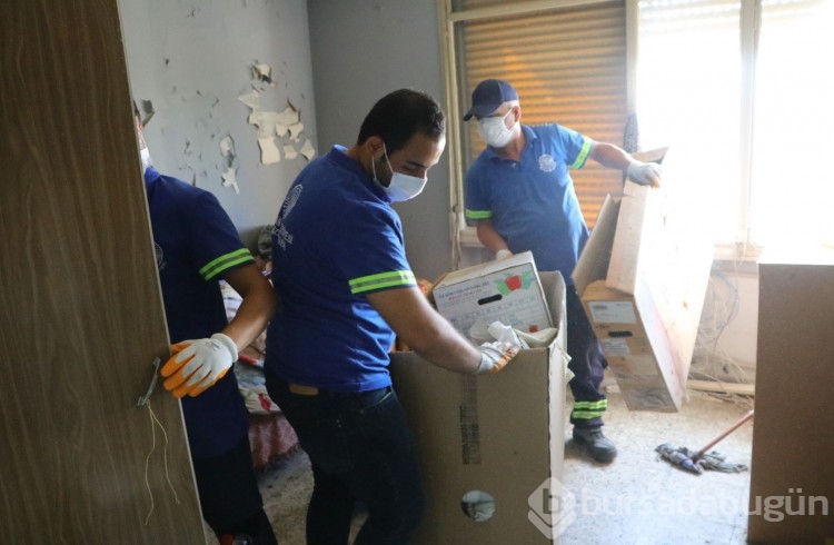 Adana'da çöple dolu ev: "Eşim öldükten sonrasını hatırlamıyorum"