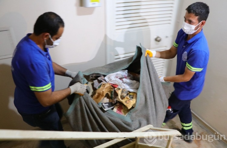 Adana'da çöple dolu ev: "Eşim öldükten sonrasını hatırlamıyorum"