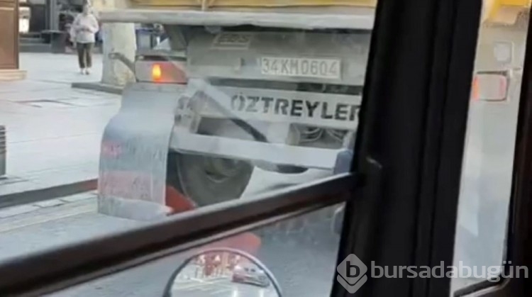 İstanbul Kadıköy'de hafriyat kamyonundan tehlikeli hareketler
