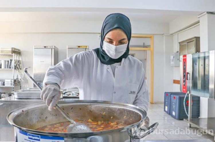 Taşımalı eğitimle okuyup, mezun olduğu okulda işe başladı