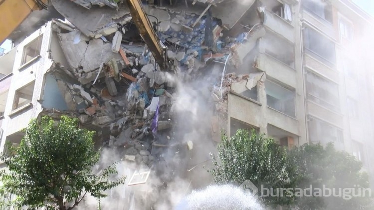 İstanbul Bahçelievler'de patlamanın olduğu apartman yıkılıyor
