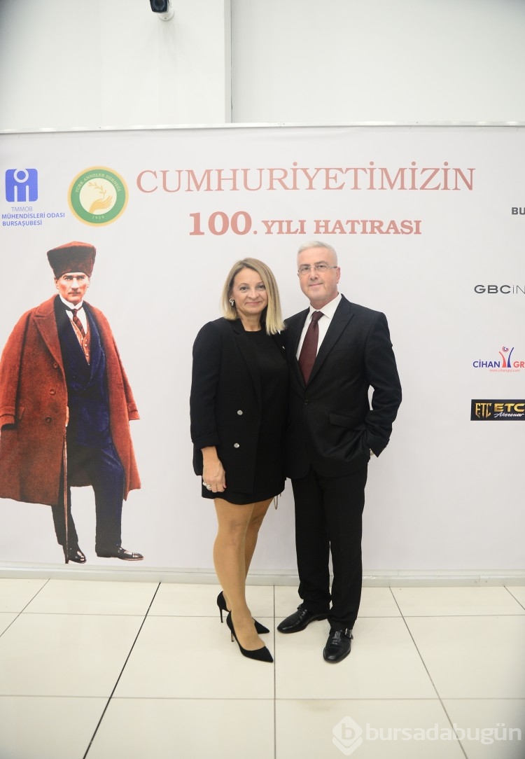 Cumhuriyet'i Atatürk'ü anarak kutladılar
