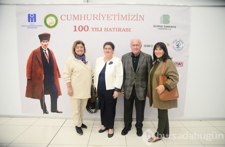 Cumhuriyet'i Atatürk'ü anarak kutladılar