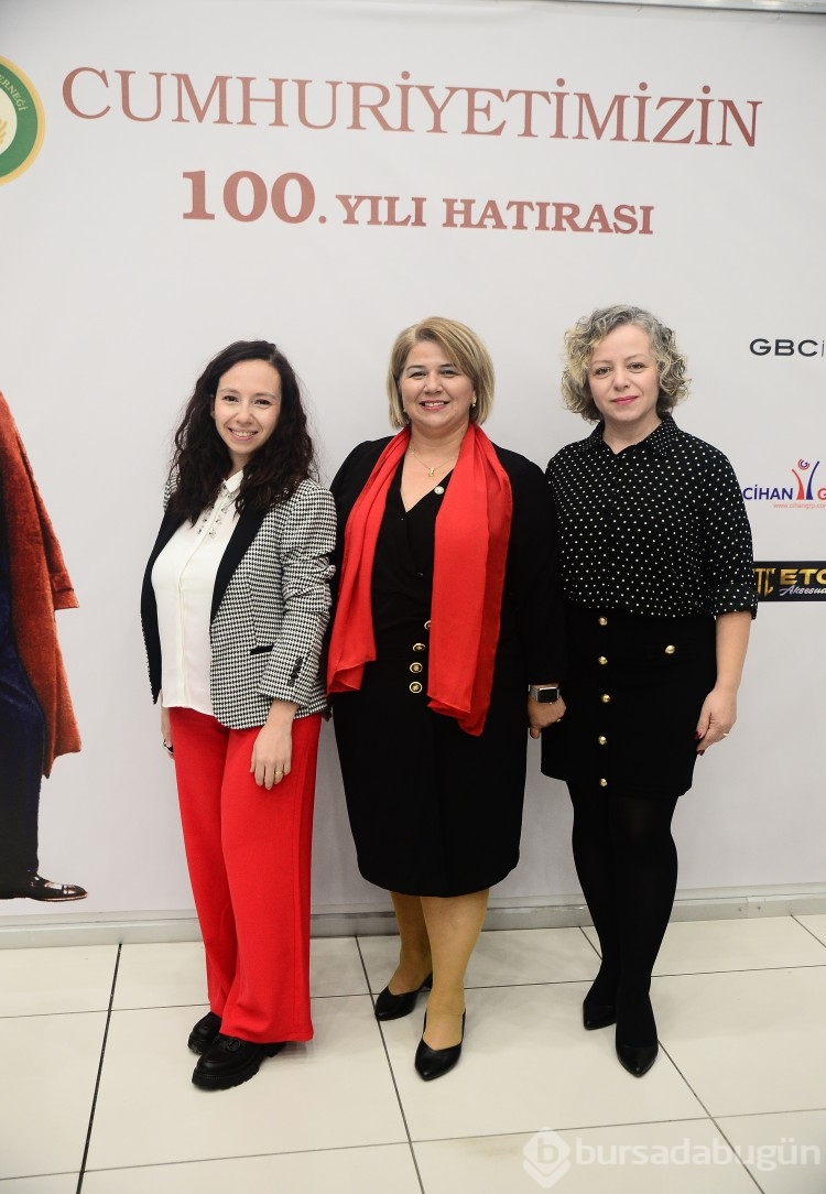 Cumhuriyet'i Atatürk'ü anarak kutladılar