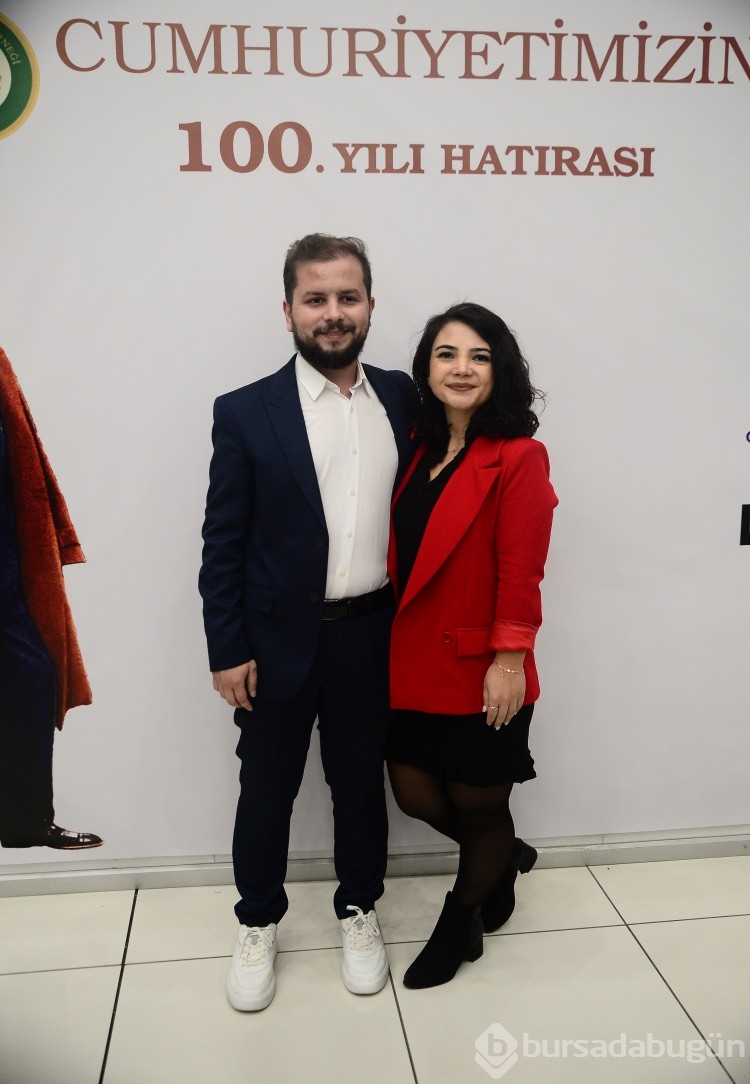Cumhuriyet'i Atatürk'ü anarak kutladılar
