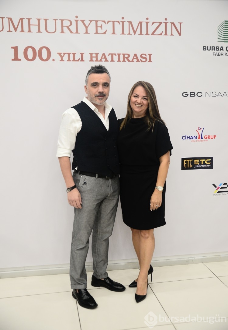 Cumhuriyet'i Atatürk'ü anarak kutladılar