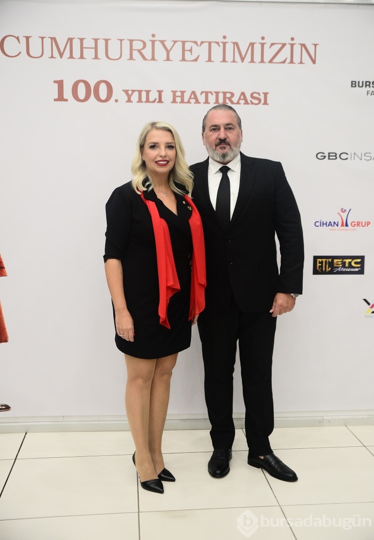 Cumhuriyet'i Atatürk'ü anarak kutladılar