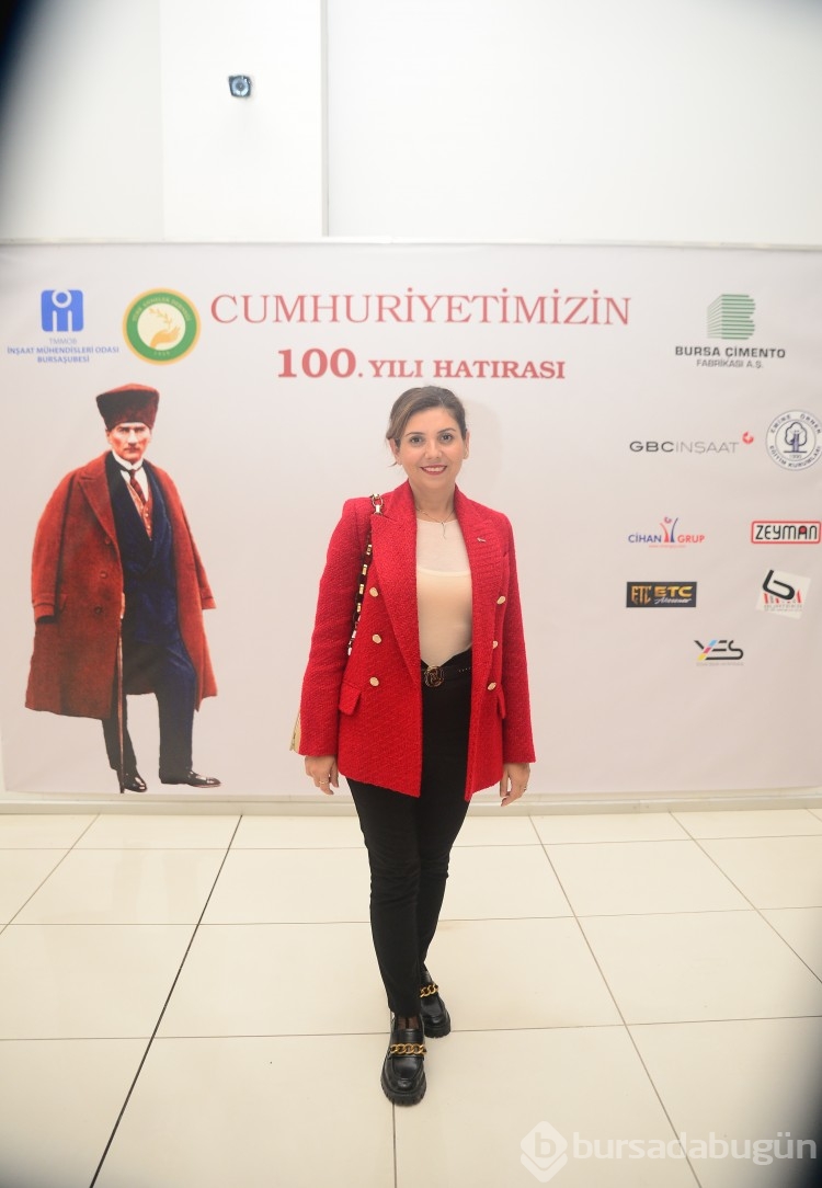 Cumhuriyet'i Atatürk'ü anarak kutladılar