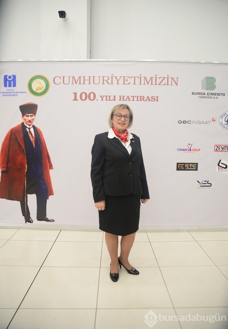 Cumhuriyet'i Atatürk'ü anarak kutladılar