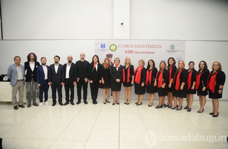 Cumhuriyet'i Atatürk'ü anarak kutladılar