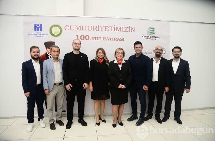 Cumhuriyet'i Atatürk'ü anarak kutladılar
