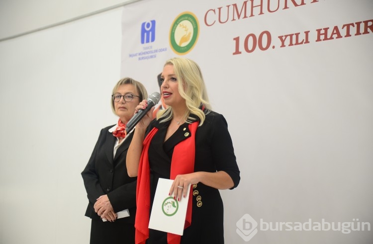 Cumhuriyet'i Atatürk'ü anarak kutladılar