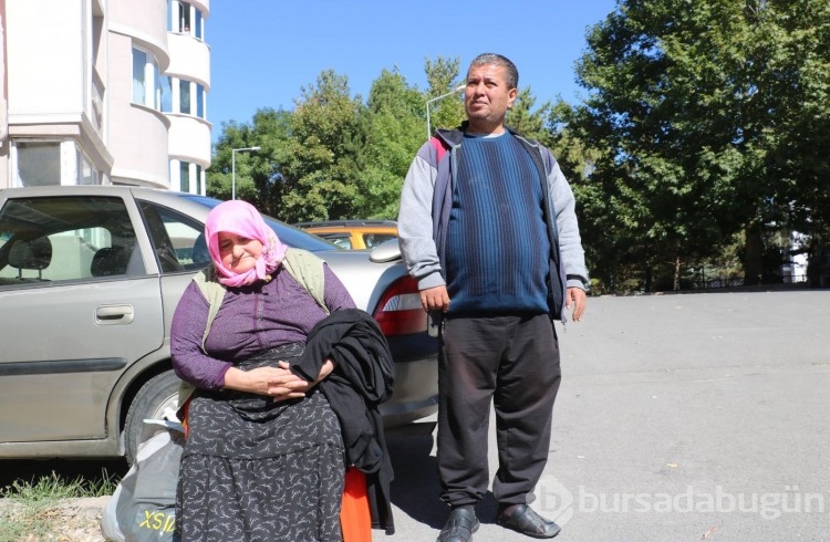 Sivas'ta 73 yaşındaki kadın, engelli oğluyla beraber sokakta!