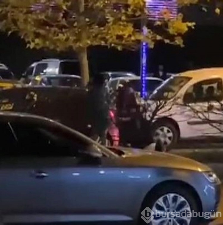 Trafikteki kavga sırasında hırsızlık