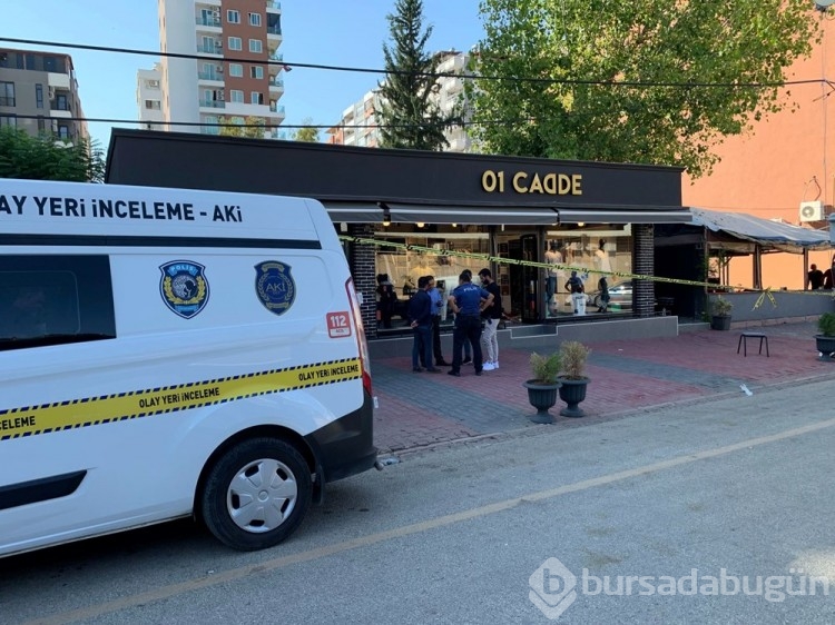 Adana'da motosikletli infaz (Mağazaya kurşun yağdırdılar)