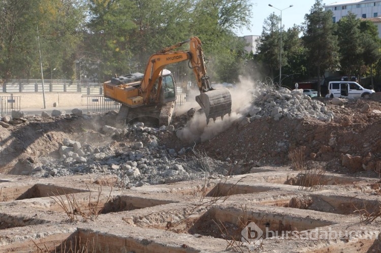 89 kişiye mezar olan Galeria Sitesi'nin temeli kapatılıyor
