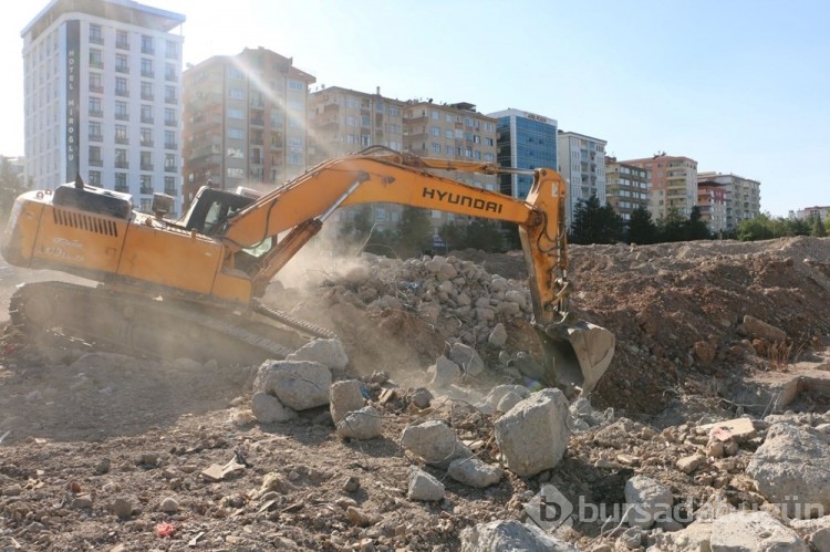 89 kişiye mezar olan Galeria Sitesi'nin temeli kapatılıyor
