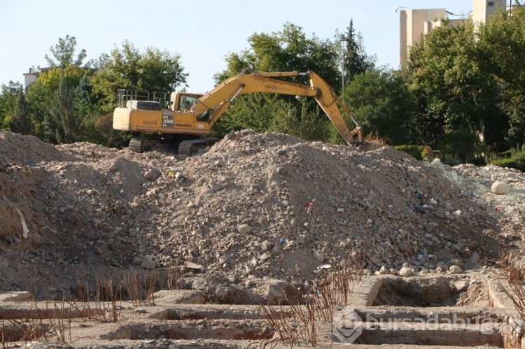 89 kişiye mezar olan Galeria Sitesi'nin temeli kapatılıyor
