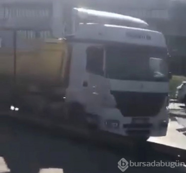 Hafriyat kamyonu şoförü elinde bıçakla tehditler savurdu
