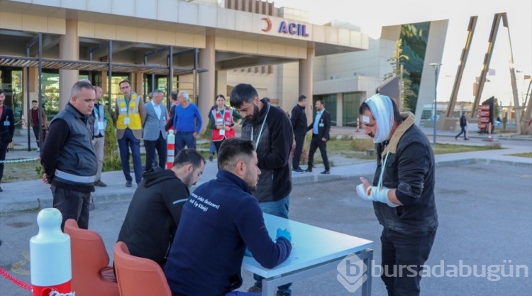 Erzurum Şehir Hastanesi'nde gerçeği aratmayan deprem tatbikatı
