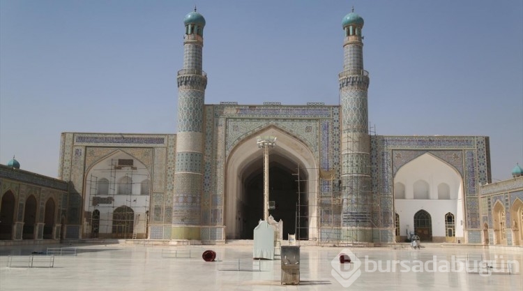 Afganistan'da bulunan Herat Ulu Cami'nin bir kısmı deprem sonucu yıkıldı
