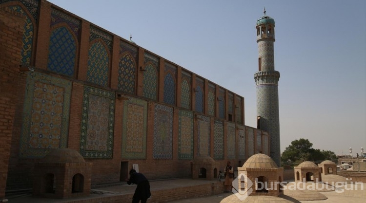 Afganistan'da bulunan Herat Ulu Cami'nin bir kısmı deprem sonucu yıkıldı
